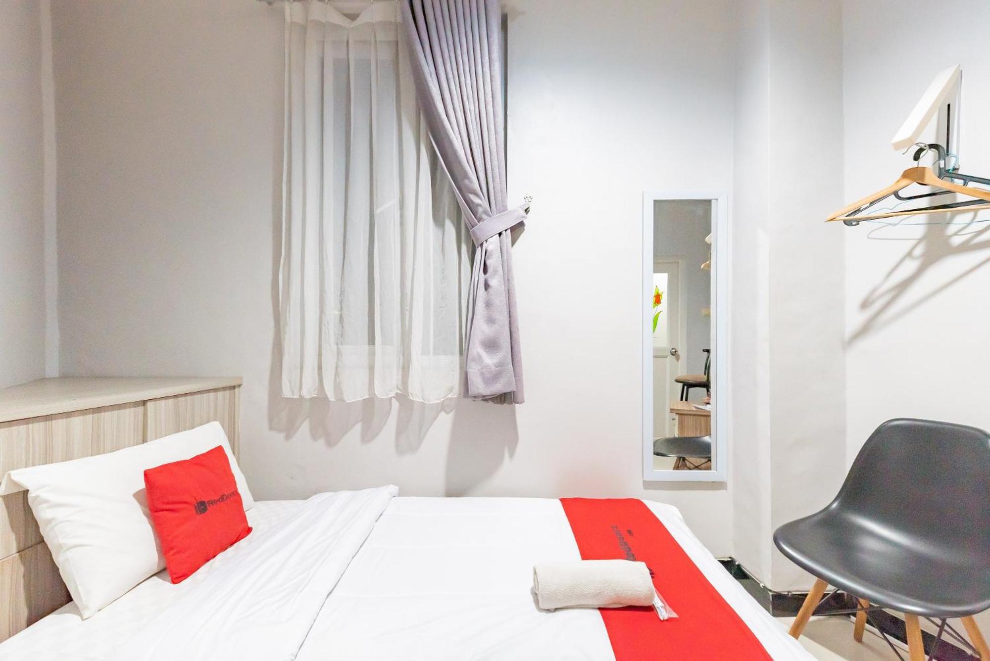 RedDoorz near Botani Square Mall Bogor Exterior foto