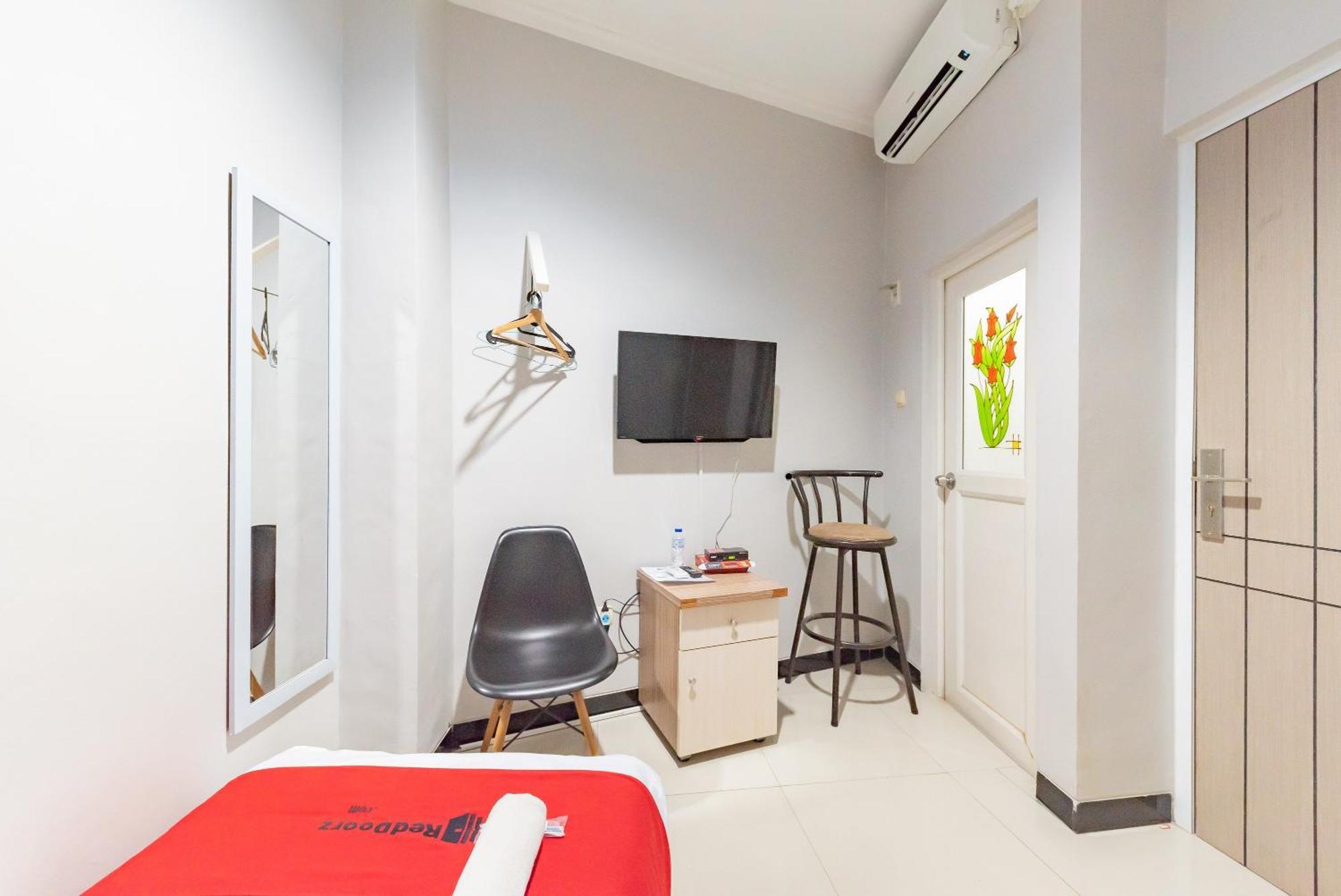 RedDoorz near Botani Square Mall Bogor Exterior foto