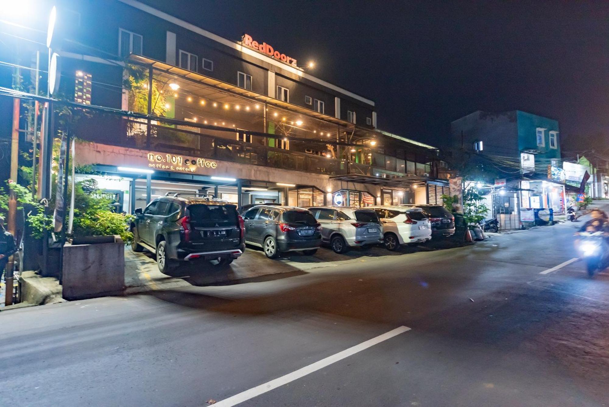 RedDoorz near Botani Square Mall Bogor Exterior foto
